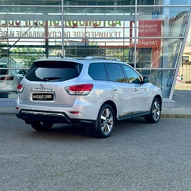 Nissan Pathfinder, 2014г, передний привод, автомат