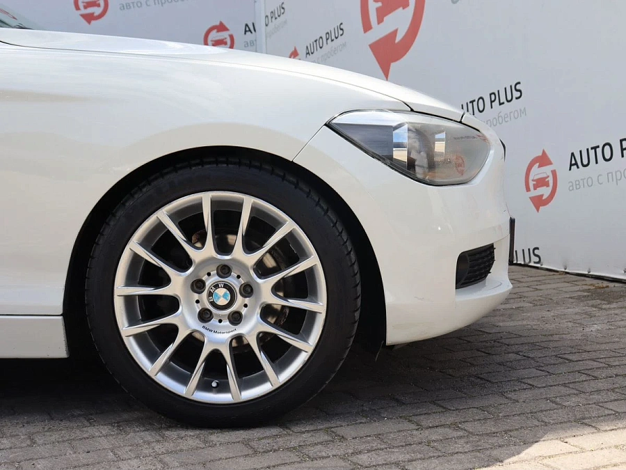 BMW 1 серии, 2012г., задний привод, автомат