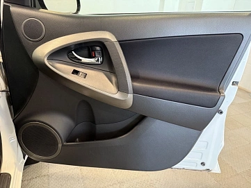 Toyota RAV4, 2012г, передний привод, автомат