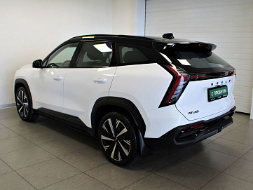 Geely Atlas, 2024г, передний привод, автомат
