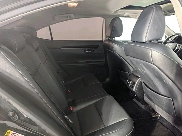 Lexus ES, 2015г., передний привод, автомат