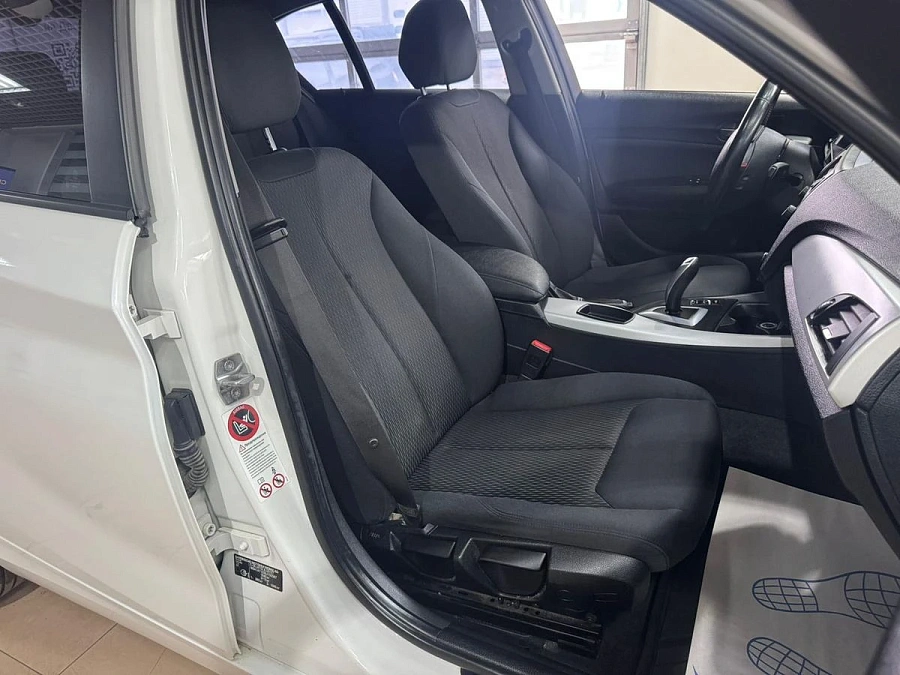 BMW 1 серии, 2012г., задний привод, автомат