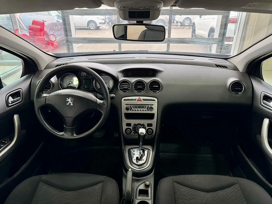 Peugeot 308, 2008г., передний привод, автомат