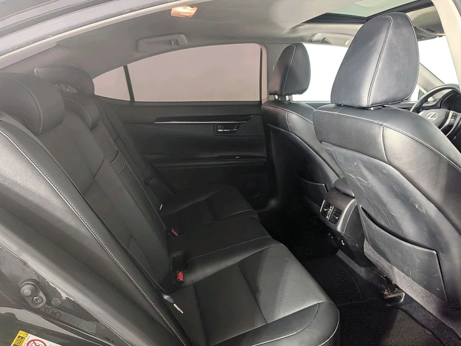 Lexus ES, 2015г., передний привод, автомат