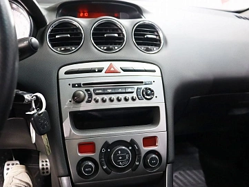 Peugeot 308, 2011г, передний привод, механика