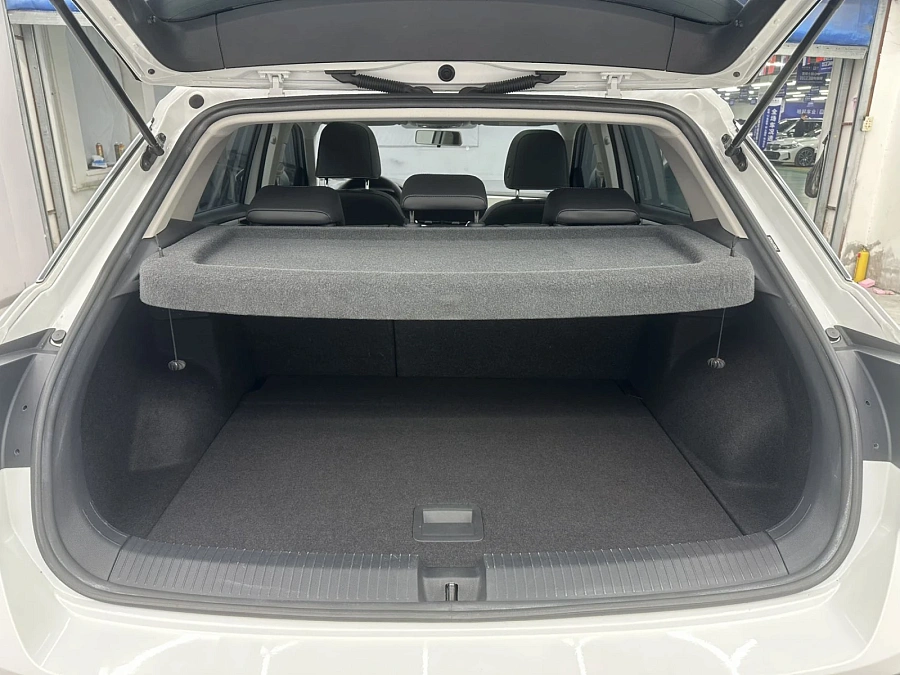 Volkswagen T-Roc, 2023г., передний привод, робот