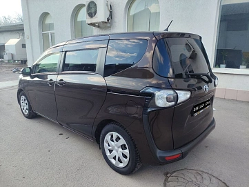 Toyota Sienta, 2016г, передний привод, вариатор