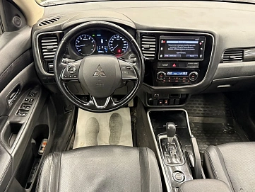 Mitsubishi Outlander, 2018г, передний привод, вариатор