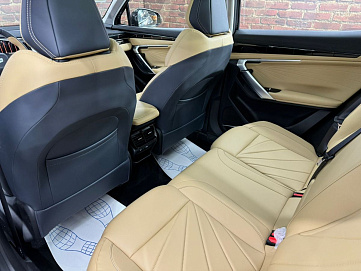 Geely Atlas, 2023г, передний привод, робот