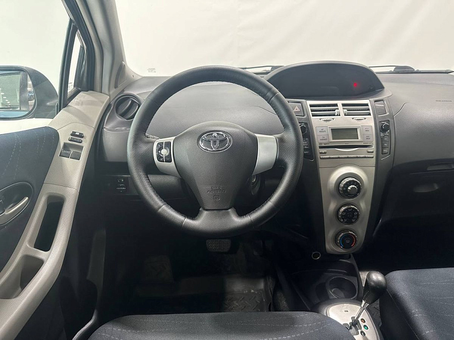 Toyota Yaris, 2007г., передний привод, робот