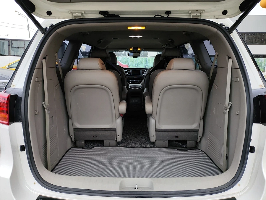 Kia Carnival, 2018г., передний привод, автомат