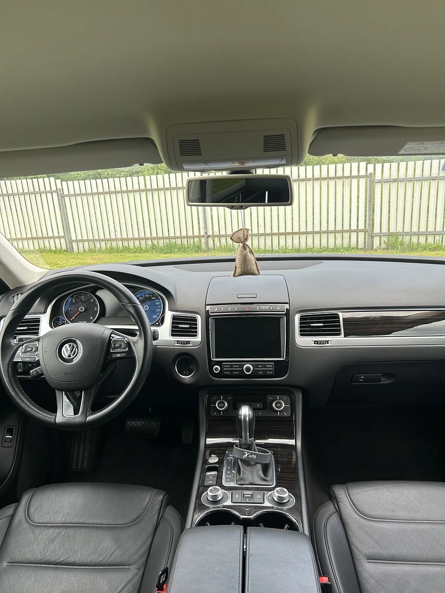 Volkswagen Touareg, 2016г., полный привод, автомат