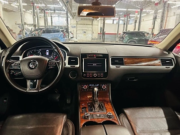 Volkswagen Touareg, 2011г, полный привод, автомат