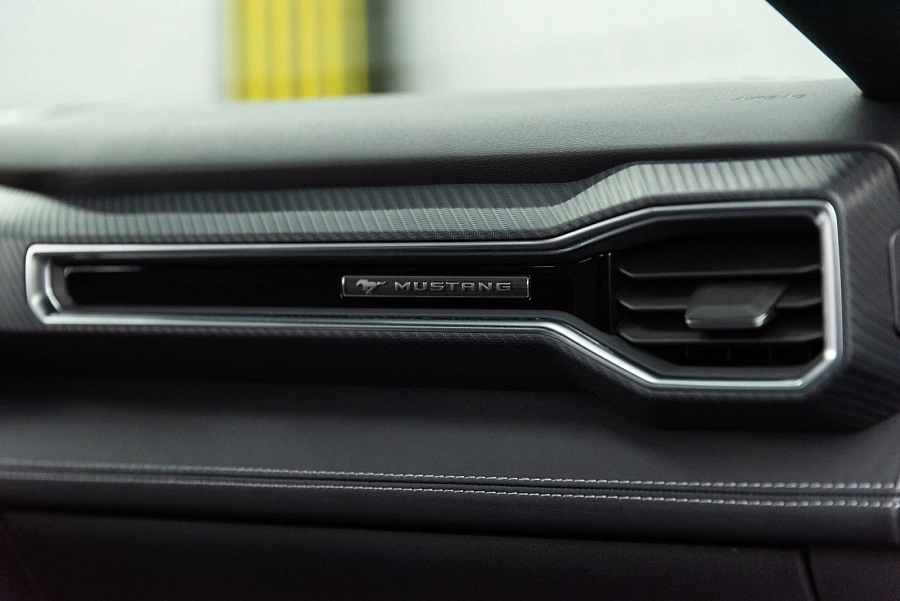 Ford Mustang, 2023г., задний привод, механика