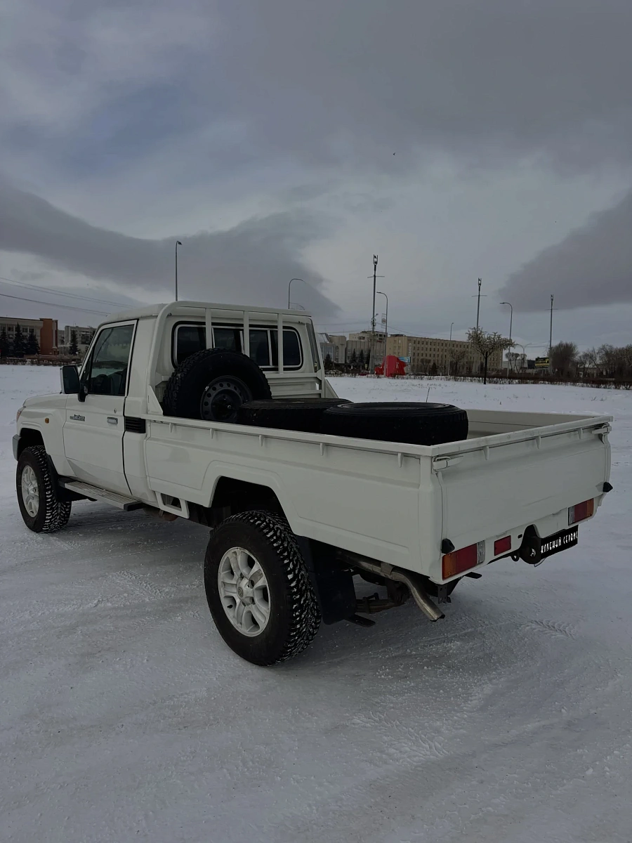 Toyota Land Cruiser, 2017г., полный привод, механика
