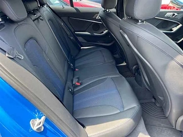 BMW 1 серии, 2021г, передний привод, робот