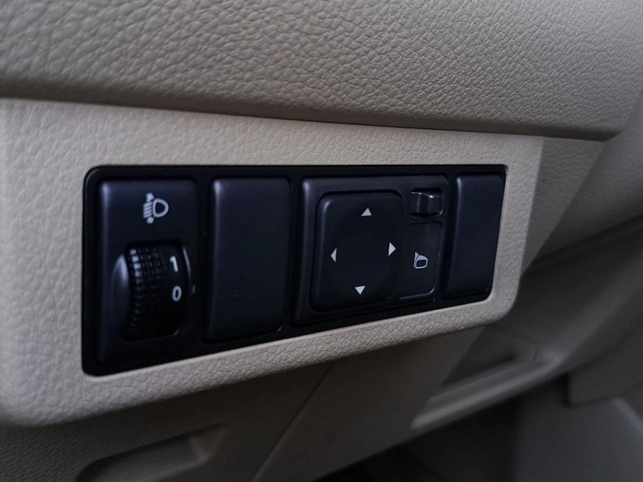 Nissan Tiida, 2010г., передний привод, автомат