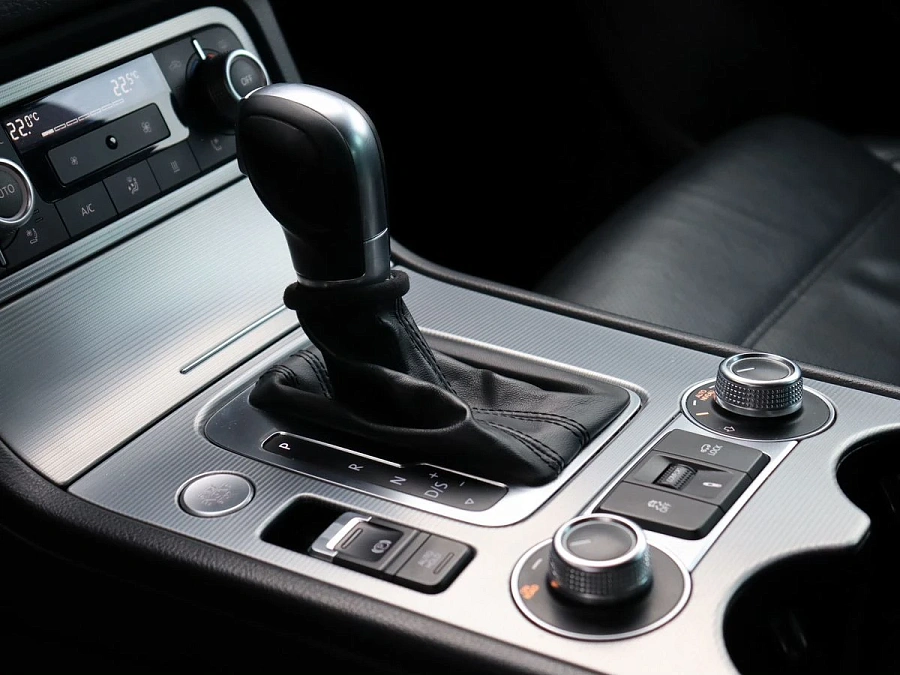 Volkswagen Touareg, 2015г., полный привод, автомат