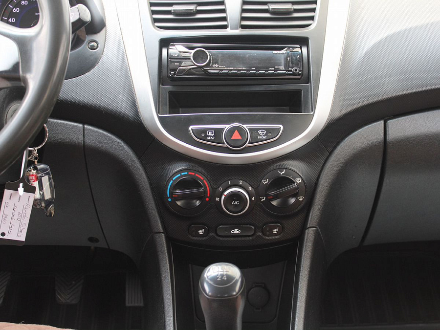 Hyundai Solaris, 2012г., передний привод, механика