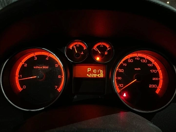 Peugeot 308, 2011г, передний привод, автомат