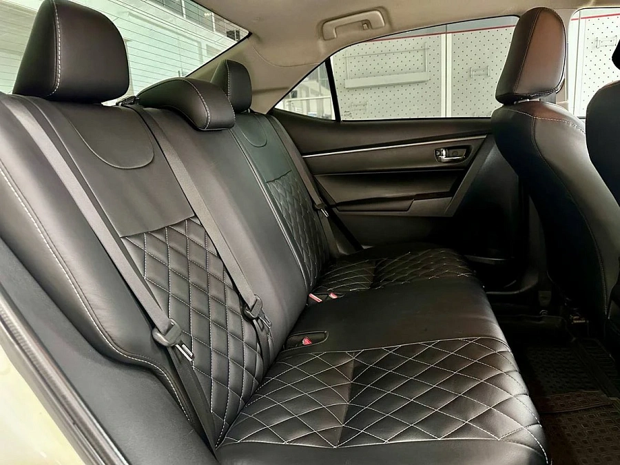 Toyota Corolla, 2014г., передний привод, вариатор