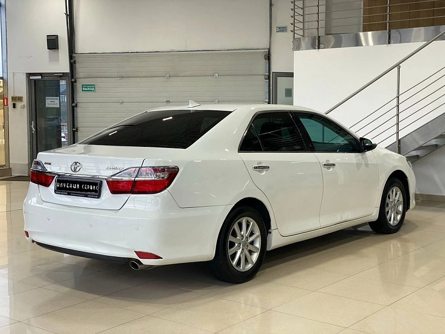 Toyota Camry, 2015г., передний привод, автомат