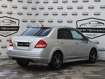 Nissan Tiida, 2010г, передний привод, автомат