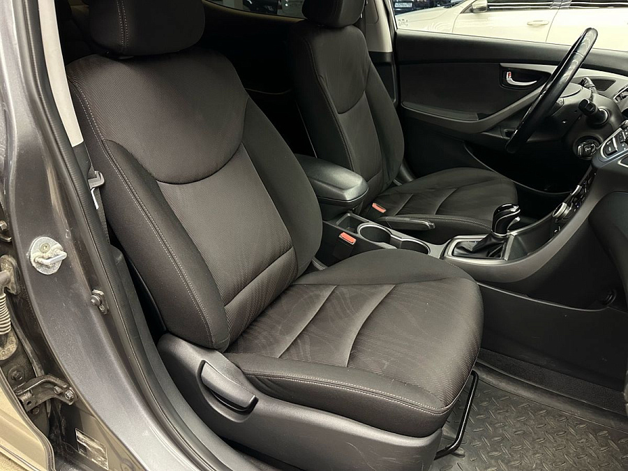 Hyundai Elantra, 2015г., передний привод, автомат