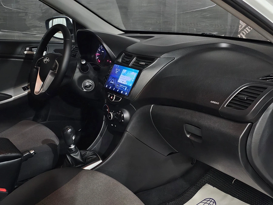 Hyundai Solaris, 2013г., передний привод, механика