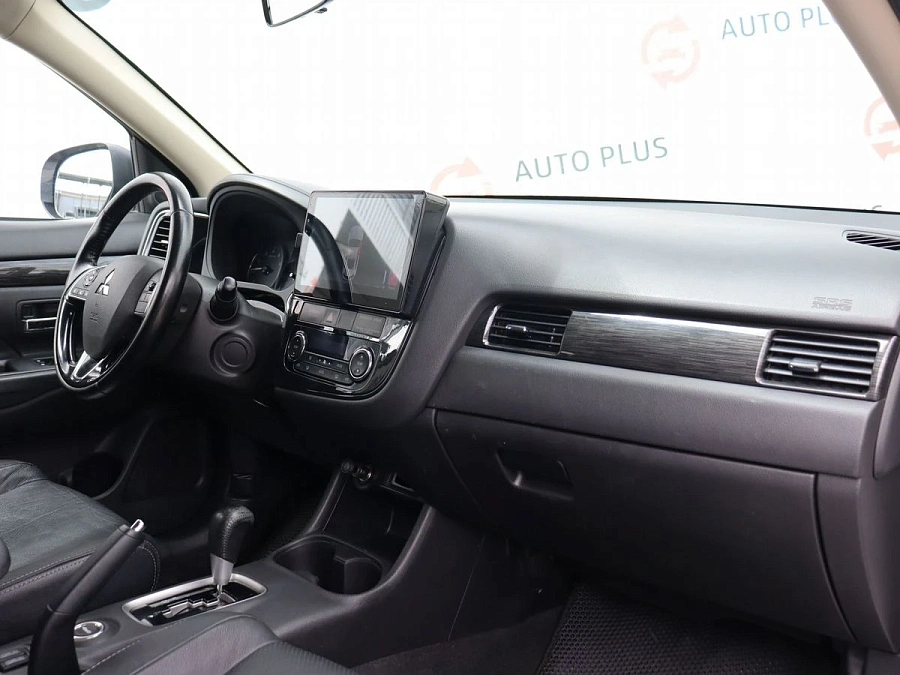 Mitsubishi Outlander, 2015г., полный привод, вариатор