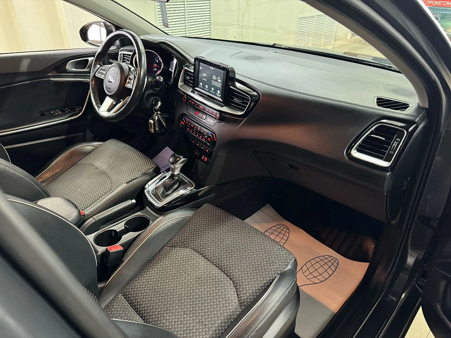 Kia Ceed, 2018г., передний привод, робот