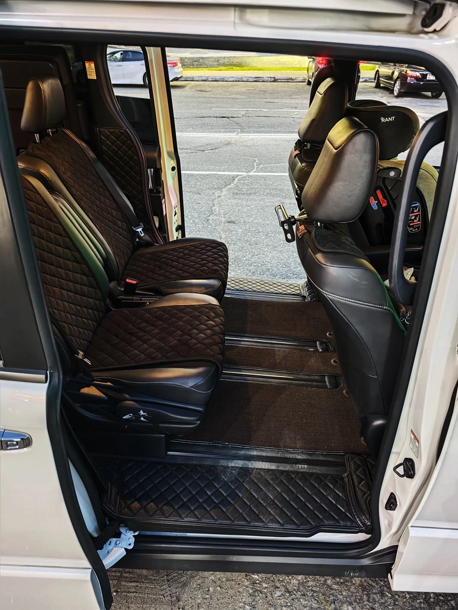 Toyota Noah, 2019г., передний привод, вариатор