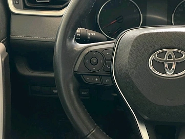 Toyota RAV4, 2020г, передний привод, вариатор