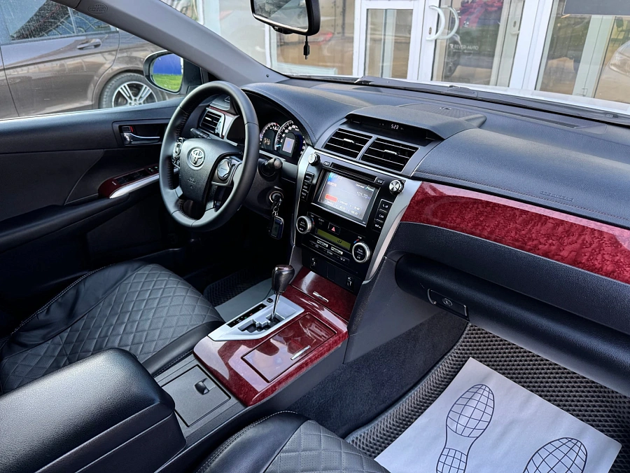 Toyota Camry, 2013г., передний привод, автомат