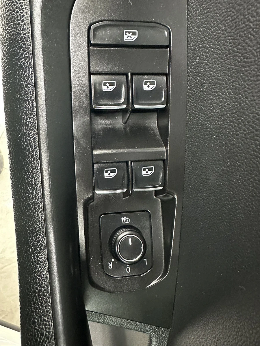 Skoda Karoq, 2021г., передний привод, автомат