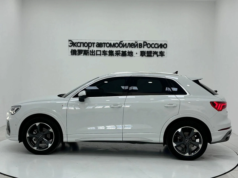 Audi Q3, 2022г., передний привод, робот