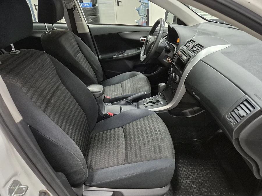 Toyota Corolla, 2011г., передний привод, автомат