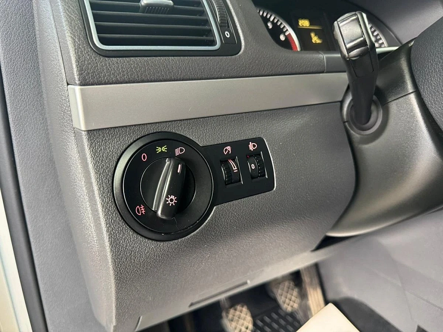 Volkswagen Touran, 2011г., передний привод, механика
