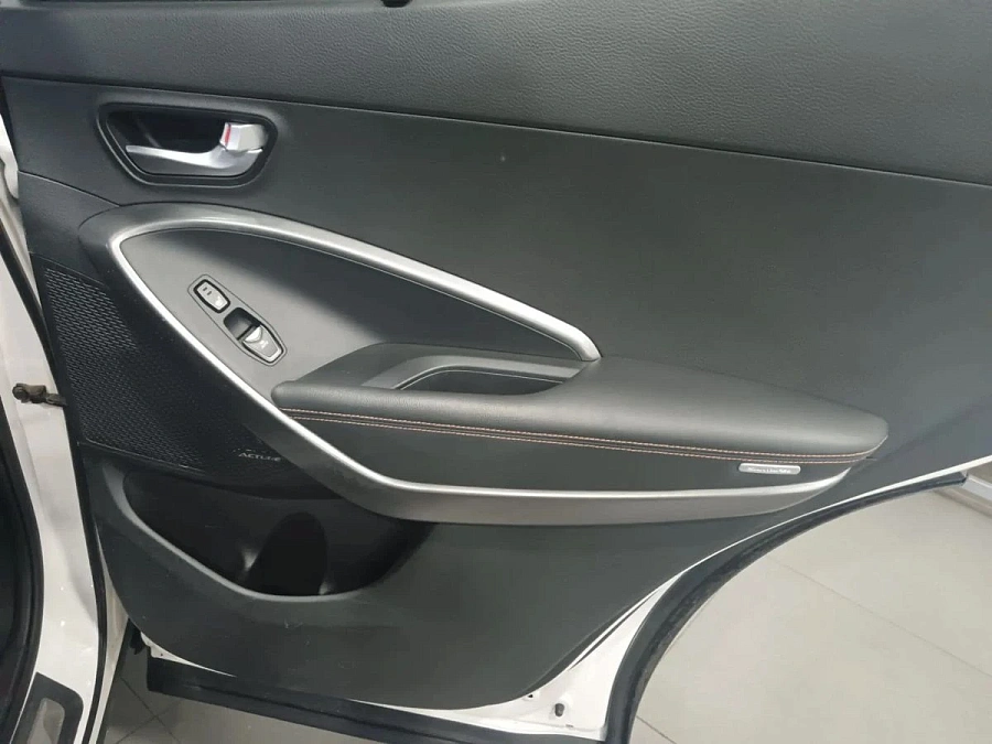 Hyundai Santa Fe, 2013г., передний привод, автомат