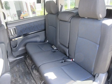 Toyota ISis, 2012г, передний привод, вариатор