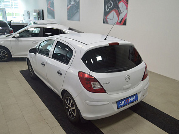 Opel Corsa, 2009г, передний привод, механика