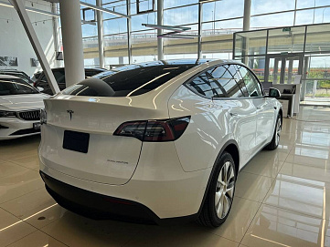 Tesla Model Y, 2021г, полный привод, автомат