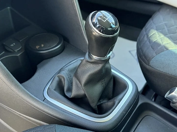 Volkswagen Polo, 2019г, передний привод, механика