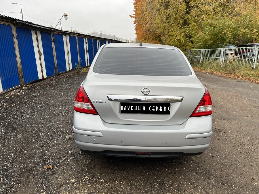 Nissan Tiida, 2008г., передний привод, автомат