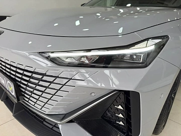 Changan UNI-V, 2023г, передний привод, робот