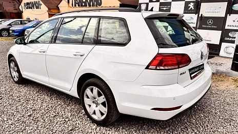Volkswagen Golf, 2019г, передний привод, робот