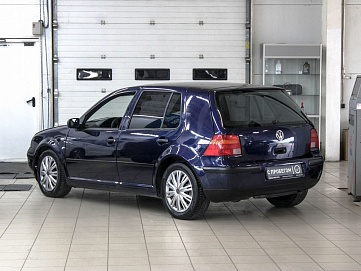 Volkswagen Golf, 1998г, передний привод, механика