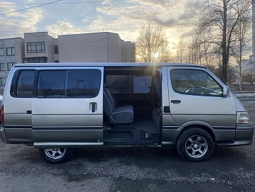 Toyota HiAce, 2004г, задний привод, механика