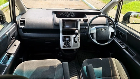 Toyota Noah, 2011г, полный привод, вариатор