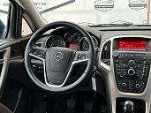 Opel Astra, 2011г., передний привод, механика